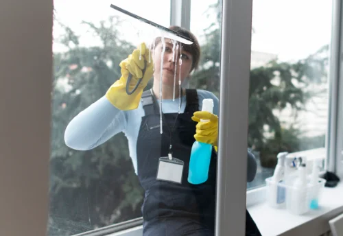 Nettoyage de vitres intérieures et extérieures au Bourget